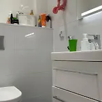 Stylish & Spacious Near Center 赫尔辛基