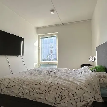 Stylish & Spacious Near Center