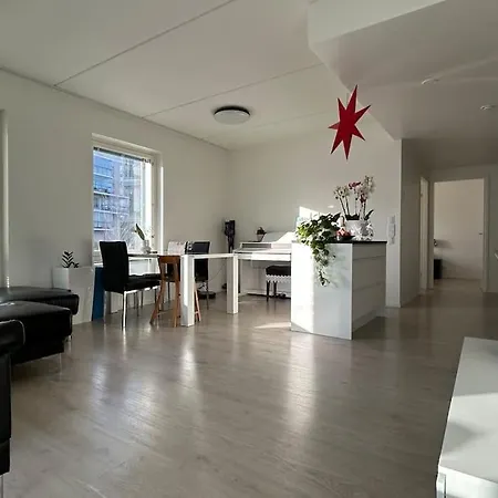 Stylish & Spacious Near Center *