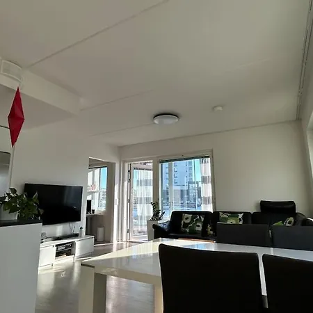 Stylish & Spacious Near Center