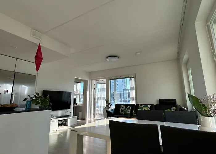 Stylish & Spacious Near Center